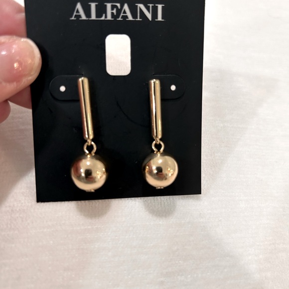 Two pair of Alfani earrings - Picture 1 of 3